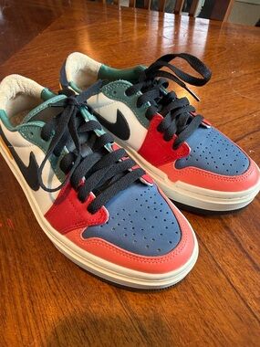 Nike Kids Low-Top Sneakers in Blue, Red, Green and Black